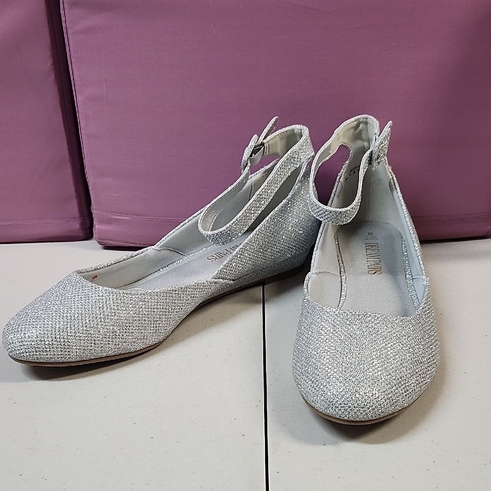 Dream Pairs 8 Metallic Silver Ankle Strap Flats - New